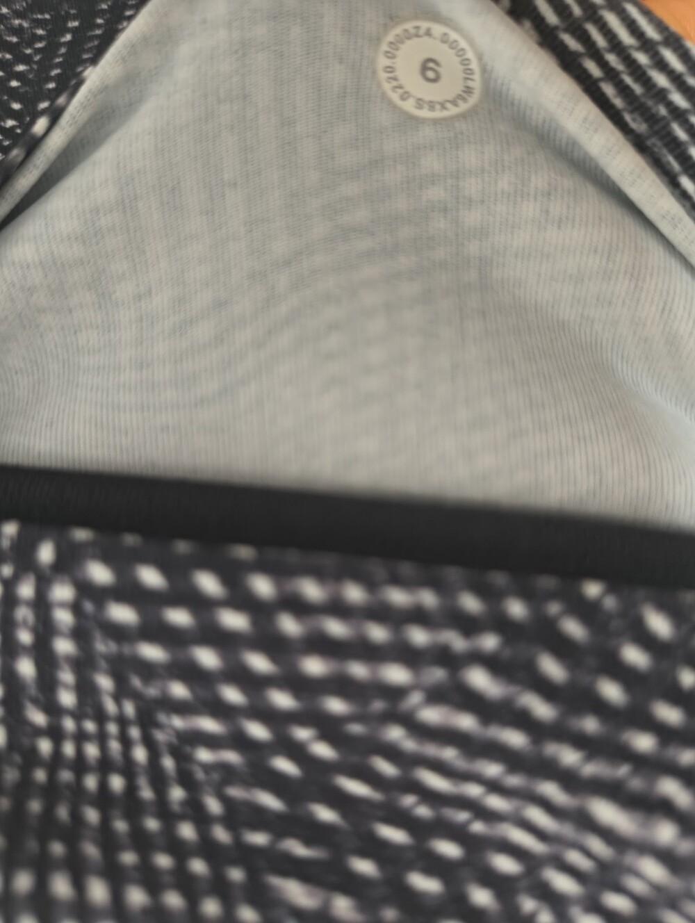Lululemon workout Tights - Size 6 - Picture 2 of 6